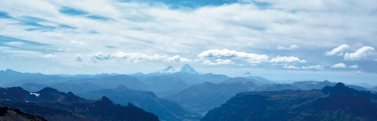 Sierra Velluda y cordones montañosos del valle del Queuco